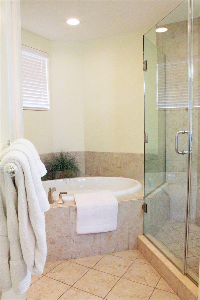 Key West Harbour Oceanfront Suites Exterior photo