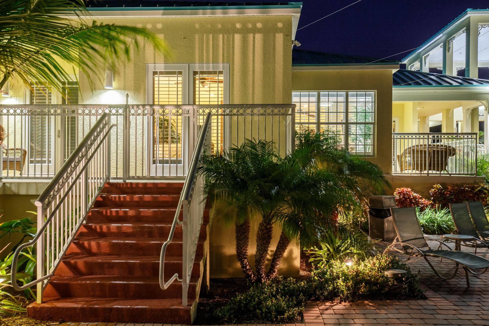 Key West Harbour Oceanfront Suites Exterior photo