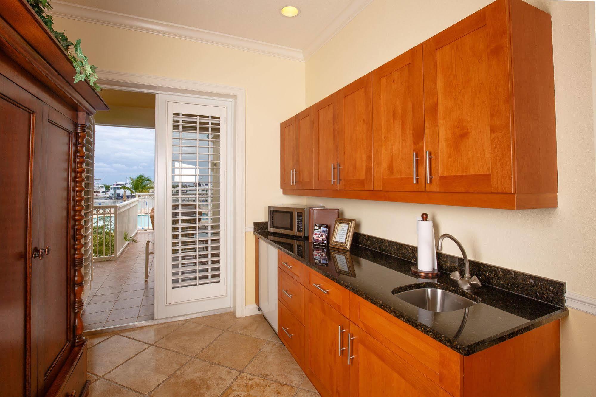 Key West Harbour Oceanfront Suites Exterior photo