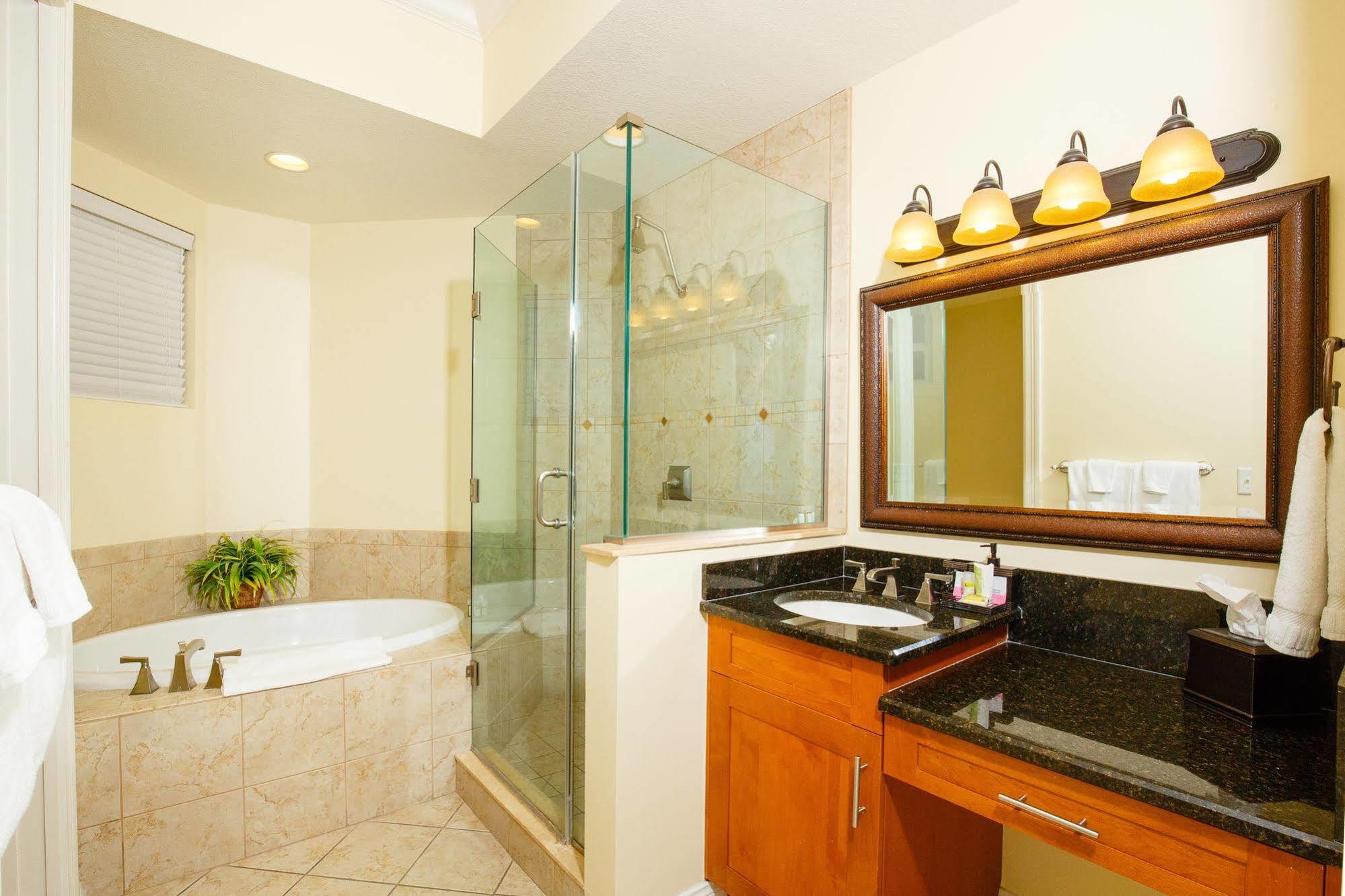 Key West Harbour Oceanfront Suites Exterior photo